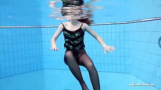 Zuzanna hete onderwater tiener babe naakt