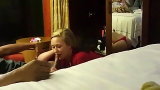 Муж делится своей сексуальной женой с большим черным членом в отпуске