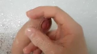 Genç oğlan, banyoda masturbasyon yaptı