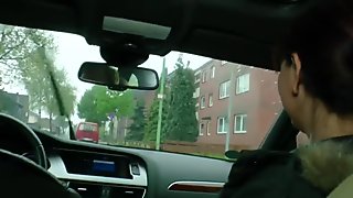 Německá matka potřebuje peníze a dostává se do prdele jako ulice