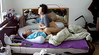Amatőr ázsiai pár otthon készült szexkazetta