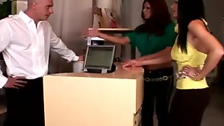 Wanita berbaju lelaki bogel femdoms kedutan sampai pancutan air mani