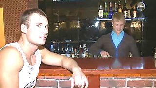 Sexparty in einer geschlossenen Bar