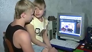 Joven rusas muchacha follando mejores amigos