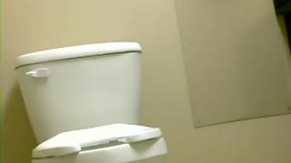 Тоалетна шпионин